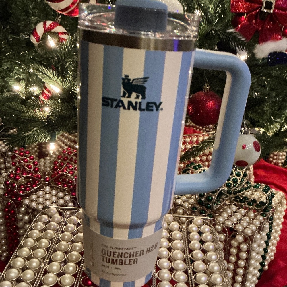 SOLD OUT Stanley 30oz Quencher H2O Tumbler Cornflower Cabana Blue NWT